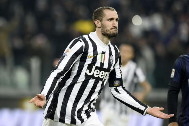  尤文图尔斯老将基耶利尼染红，斑马军团客场憾平米兰